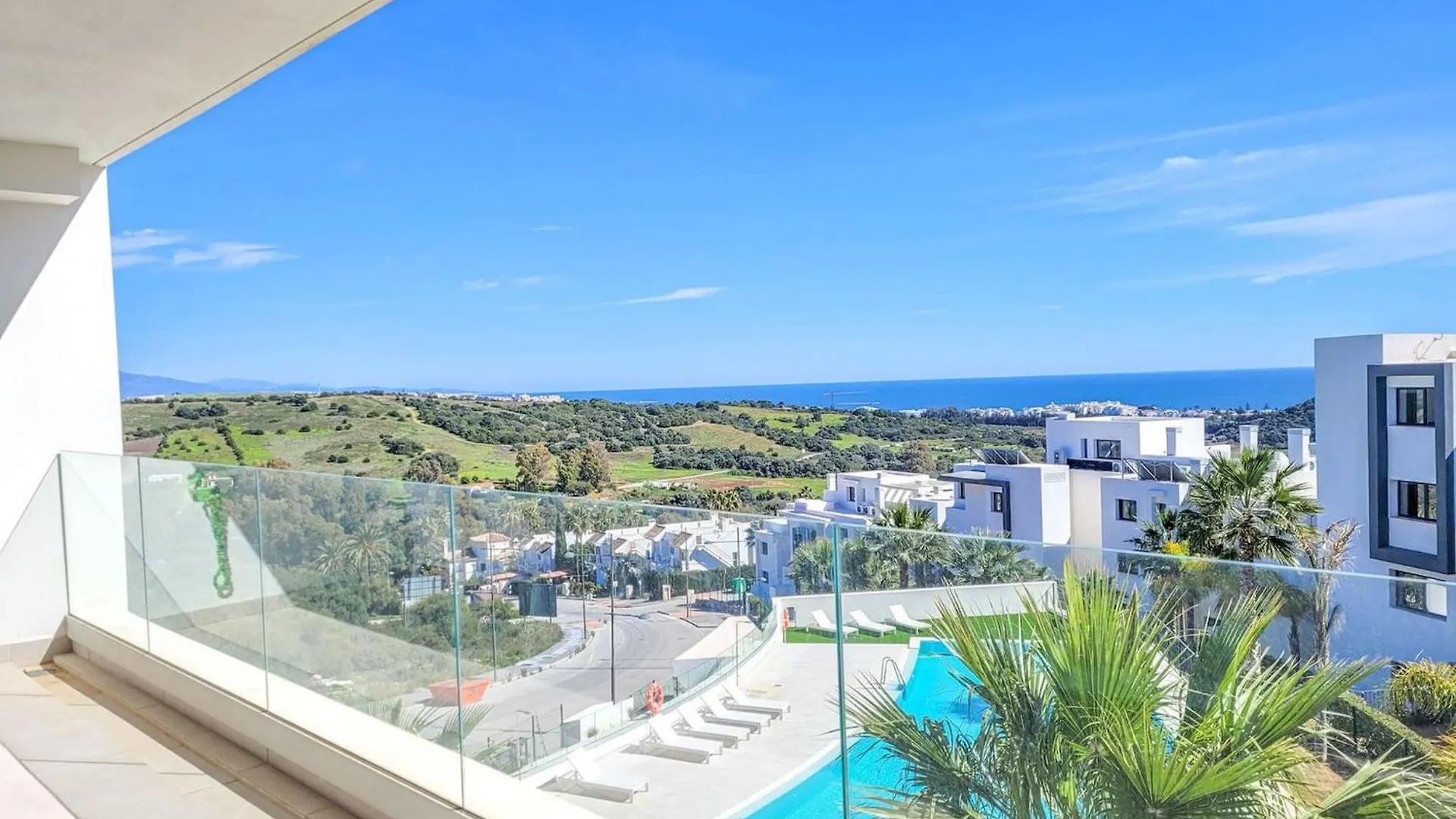 Two Bedroom Apartment In Mirador Del Golf Estepona