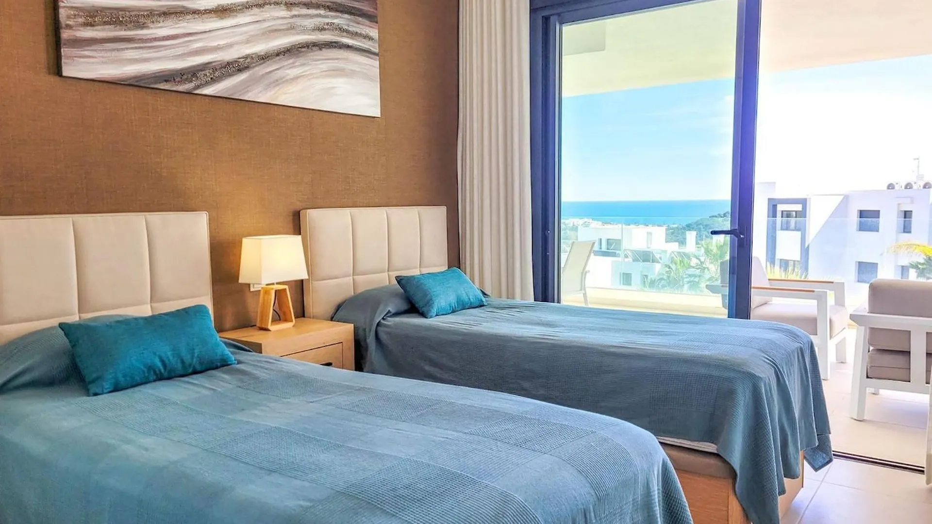 Two Bedroom Apartment In Mirador Del Golf Estepona