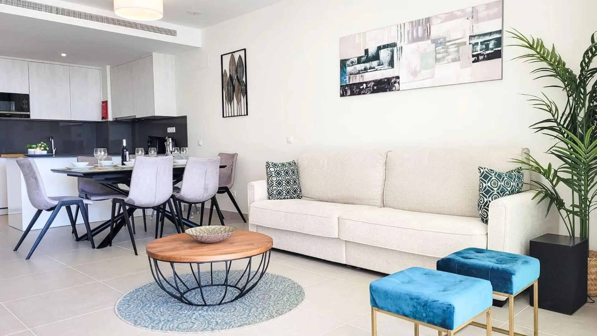 Two Bedroom Apartment In Mirador Del Golf Estepona Hiszpania