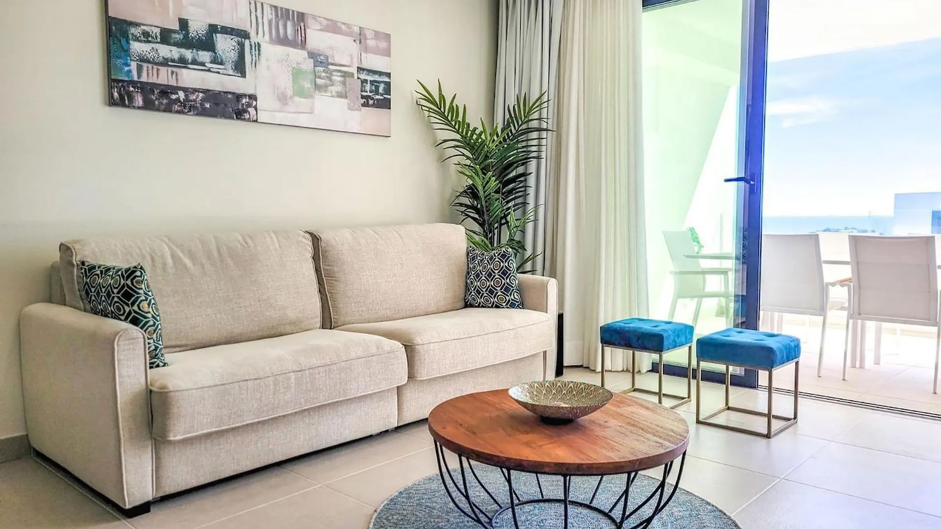Two Bedroom Apartment In Mirador Del Golf Estepona
